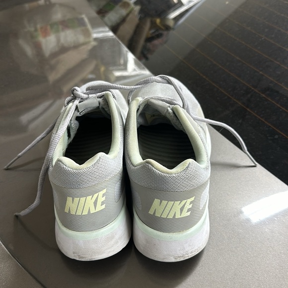 Nike - Picture 3 of 5